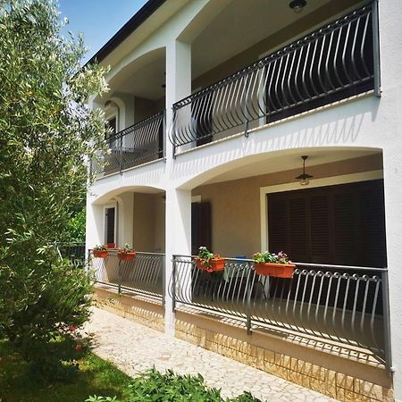 Garden Apartment Maria Vrsar Buitenkant foto