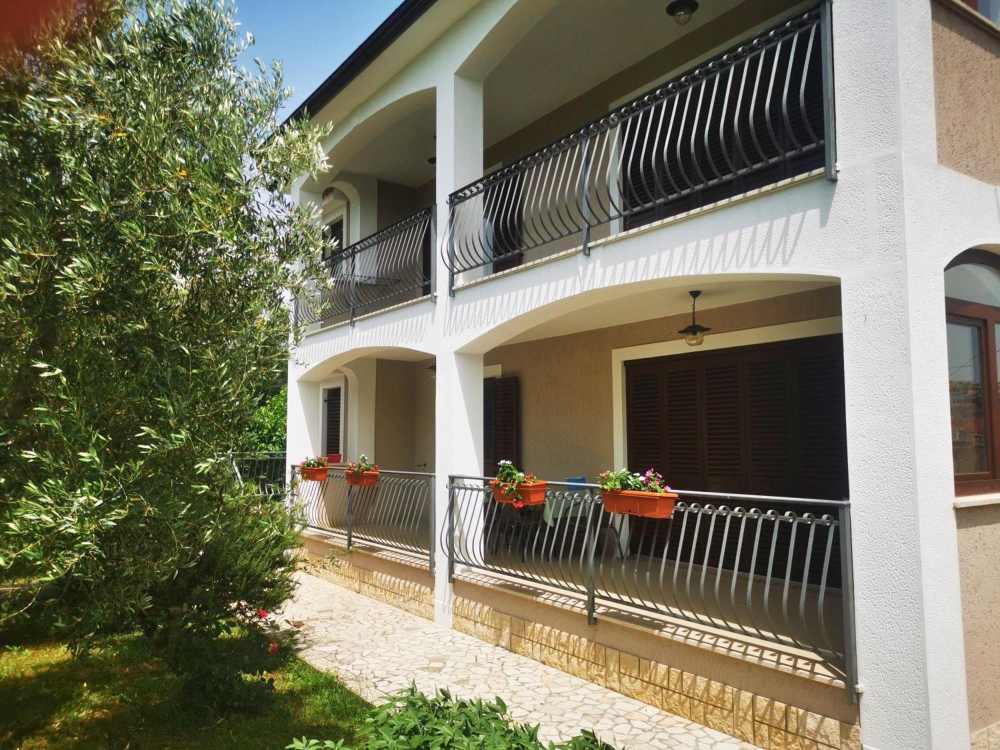 Garden Apartment Maria Vrsar Buitenkant foto