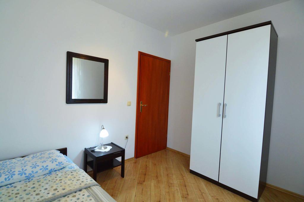 Garden Apartment Maria Vrsar Buitenkant foto