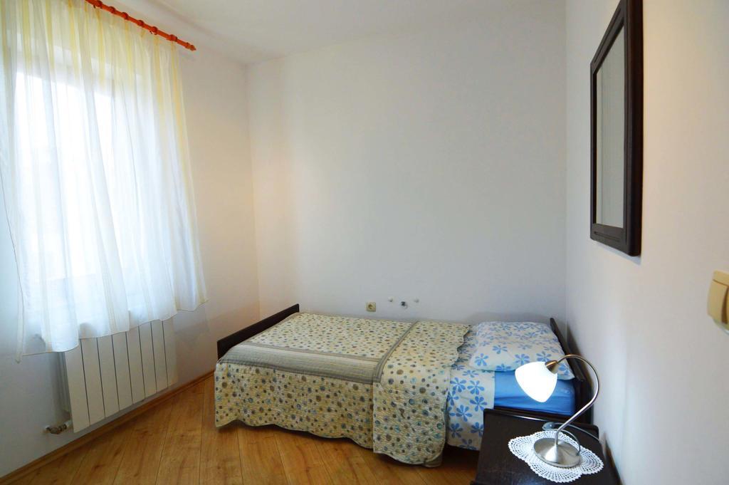 Garden Apartment Maria Vrsar Buitenkant foto