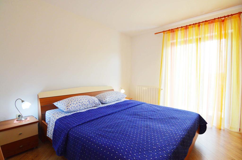 Garden Apartment Maria Vrsar Buitenkant foto