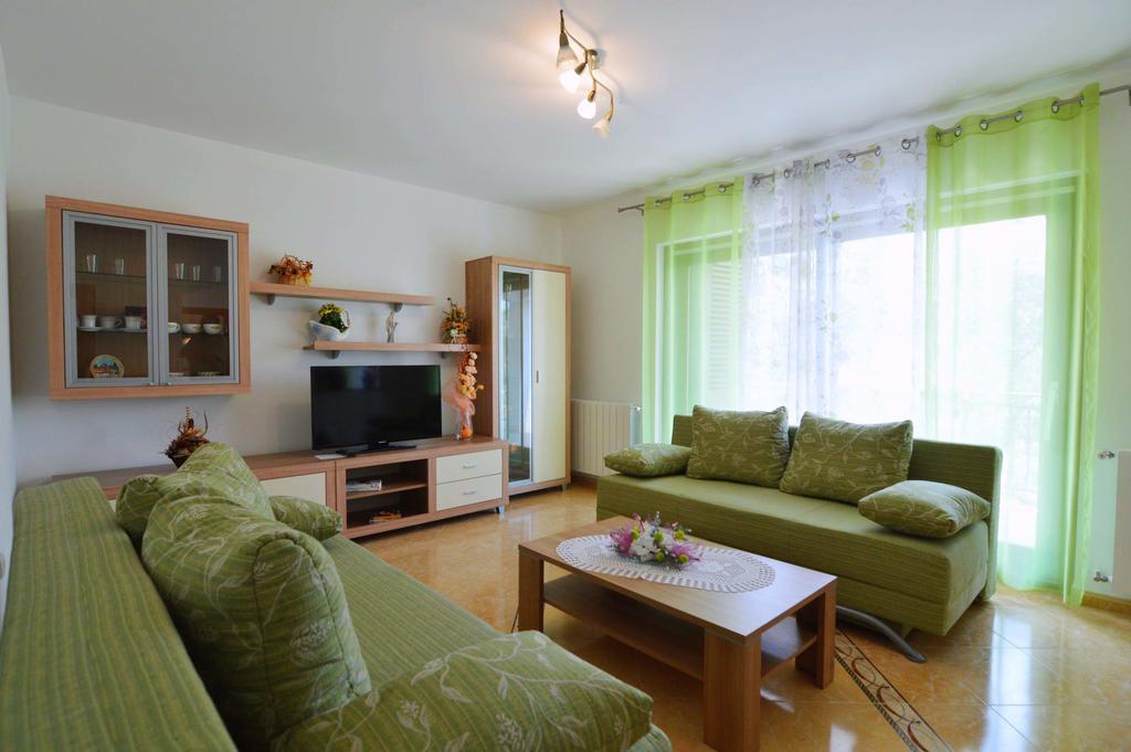 Garden Apartment Maria Vrsar Buitenkant foto