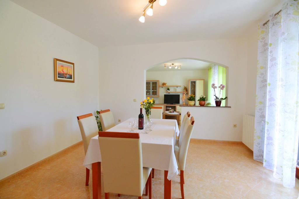 Garden Apartment Maria Vrsar Buitenkant foto